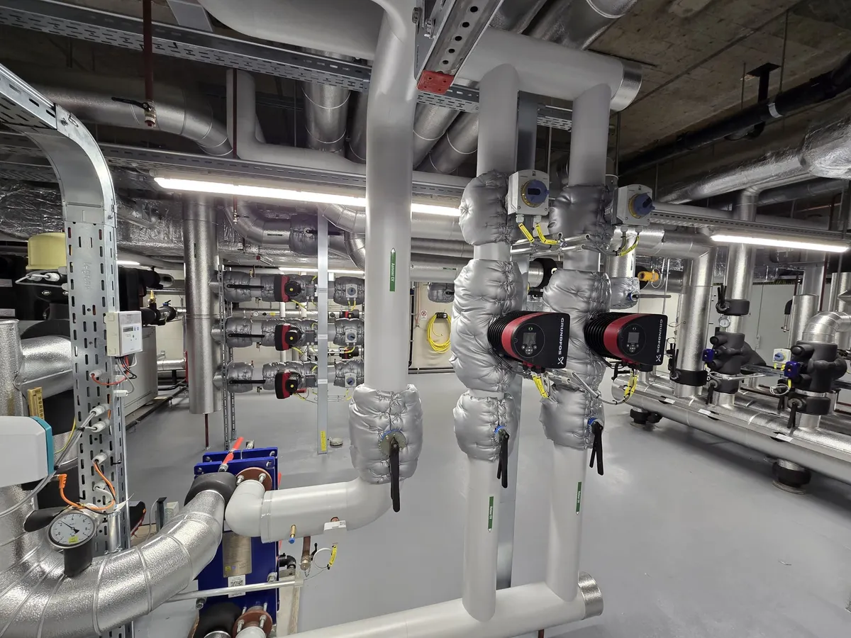 isolatie van gekoeldwater en verwarmingsleidingen